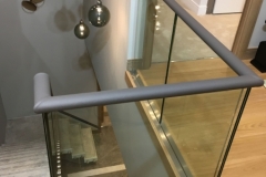 corner-handrails-in-leather